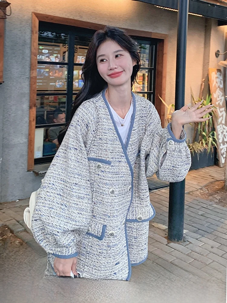 Изящная шерстяная женская куртка с синими рукавами-фонариками новинка зимы 2024