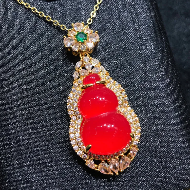 

Natural-carved Jade Necklace Pendant Jewelry Red Gourd Pendant Ice Chalcedony Inlaid Pendant Full of Diamonds