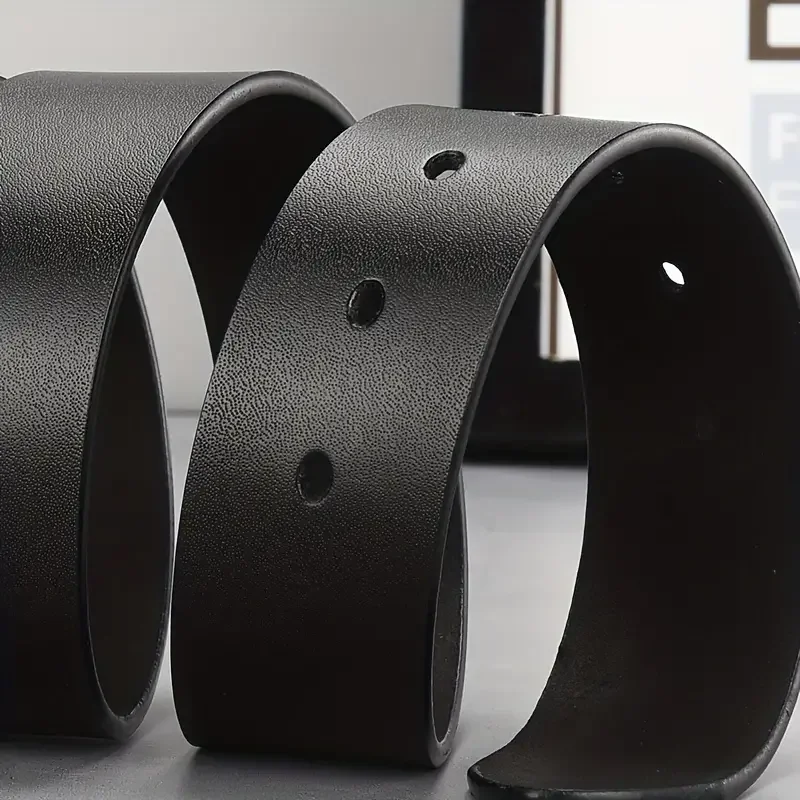 Мужской ремень с металлической пряжкой