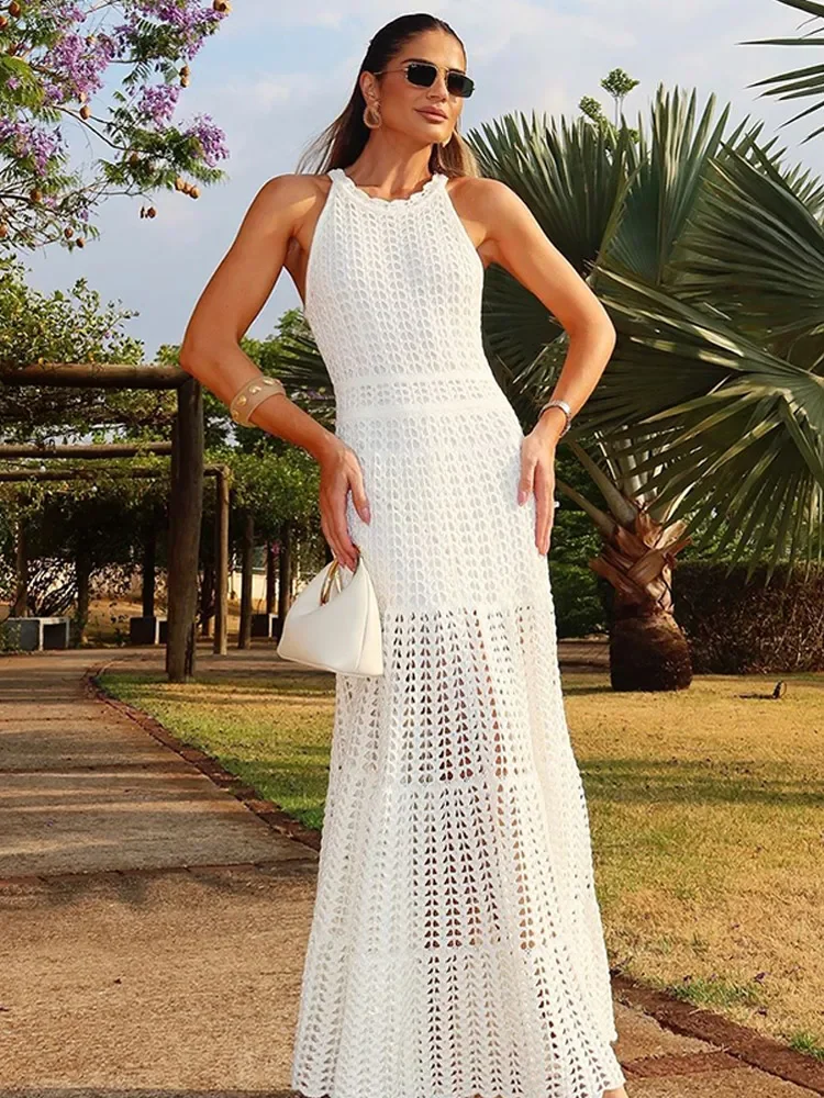 Элегантное серо-белое трикотажное платье средней длины женское модное