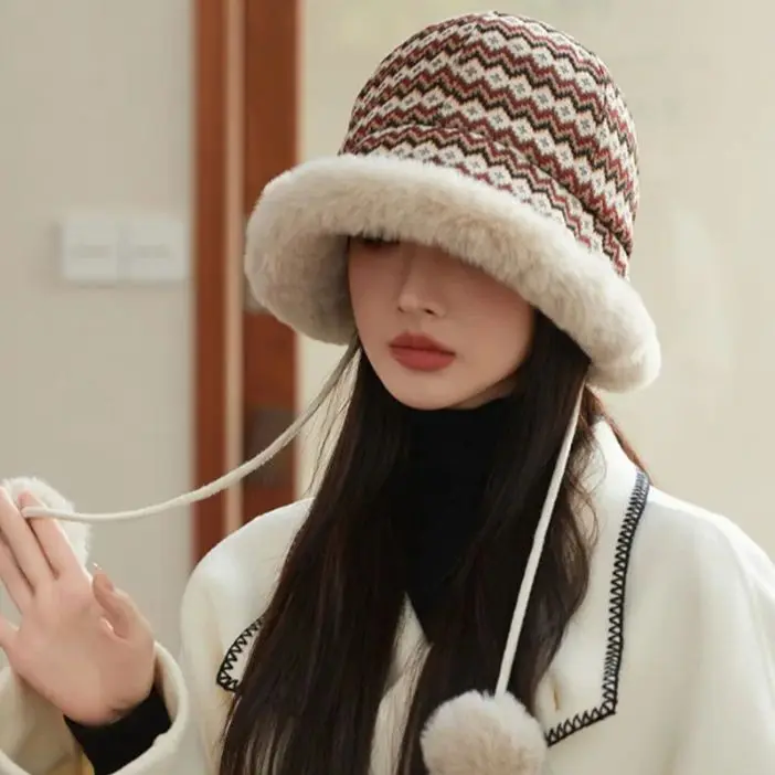 Флисовая рыболовная шапка с помпонами 56-58 см цвета в ассортименте