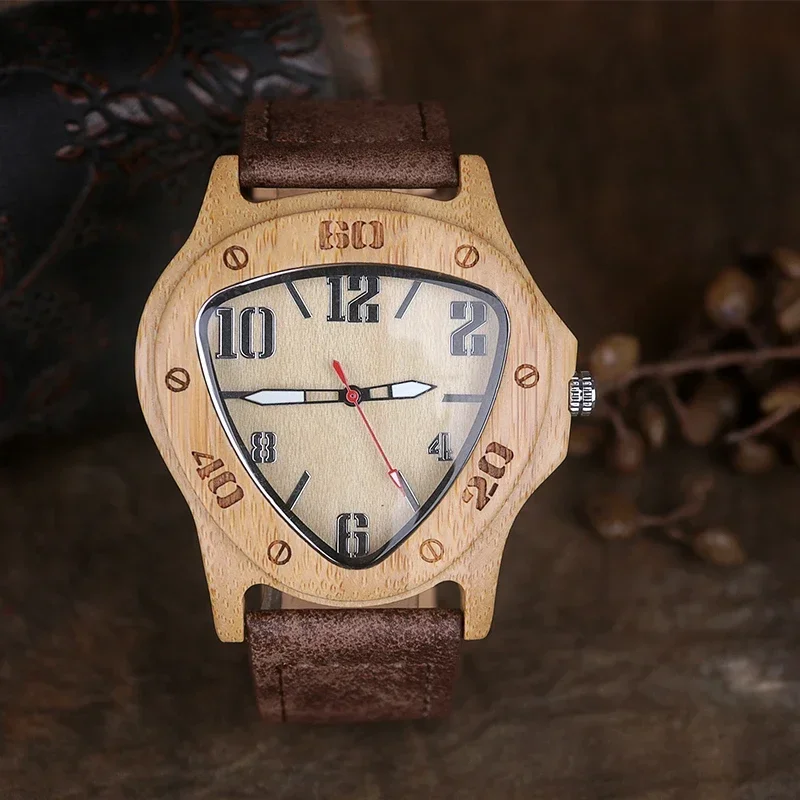Мужские деревянные часы с треугольным циферблатом и особым дизайном