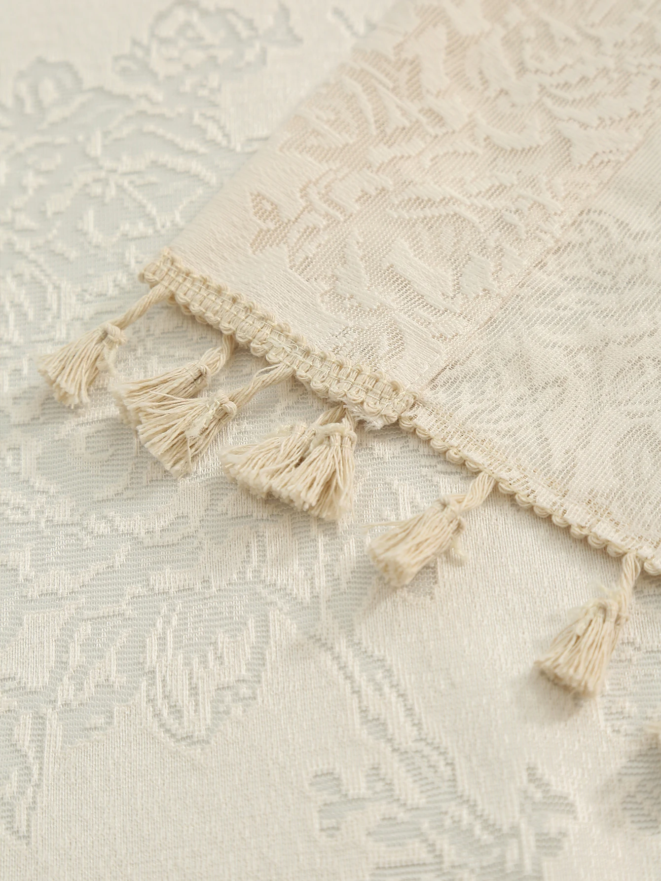 Белые прозрачные шторы бежевые льняные текстурированные с цветочным рисунком 84