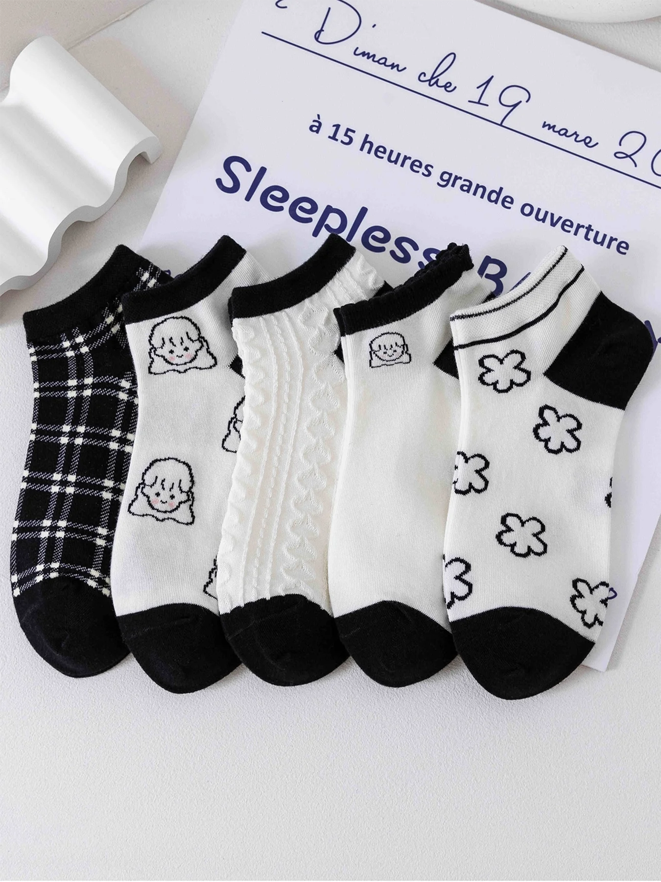 5 Pairs Women Socks Cute Girl Low Tube in Black And White Colour Fashion Famle Comfortable Polyester Cotton Casual Style