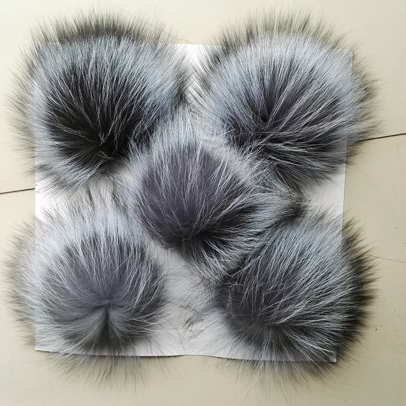 Рисунок 3 - DANKEYISI меховой помпон из серебристой лисы