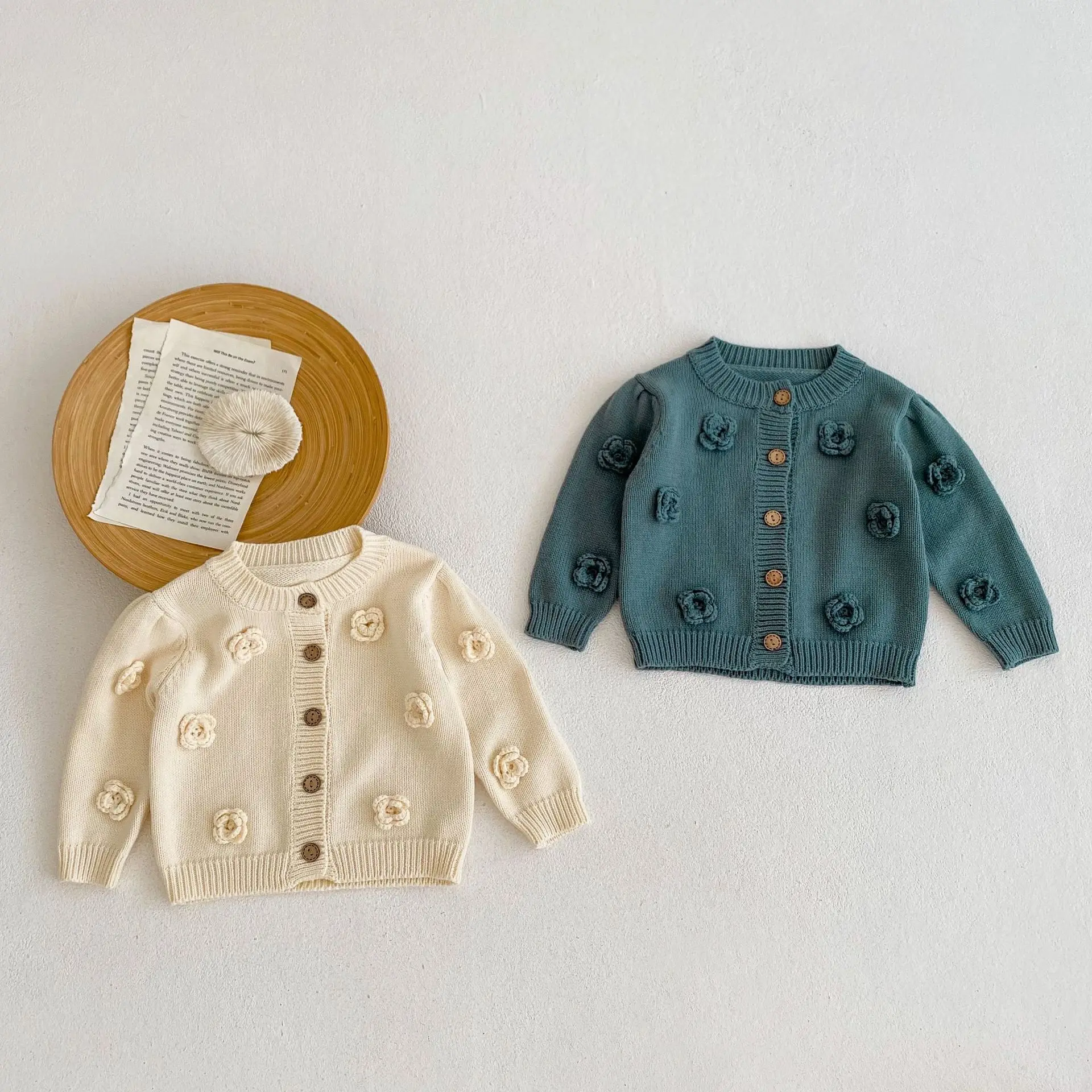 

2022 Autumn Winter New 0-3 Years Girl Baby Knitted Cardigan Sweater Boy Toddler Cotton Manual Flower Tops Children Solid Coats