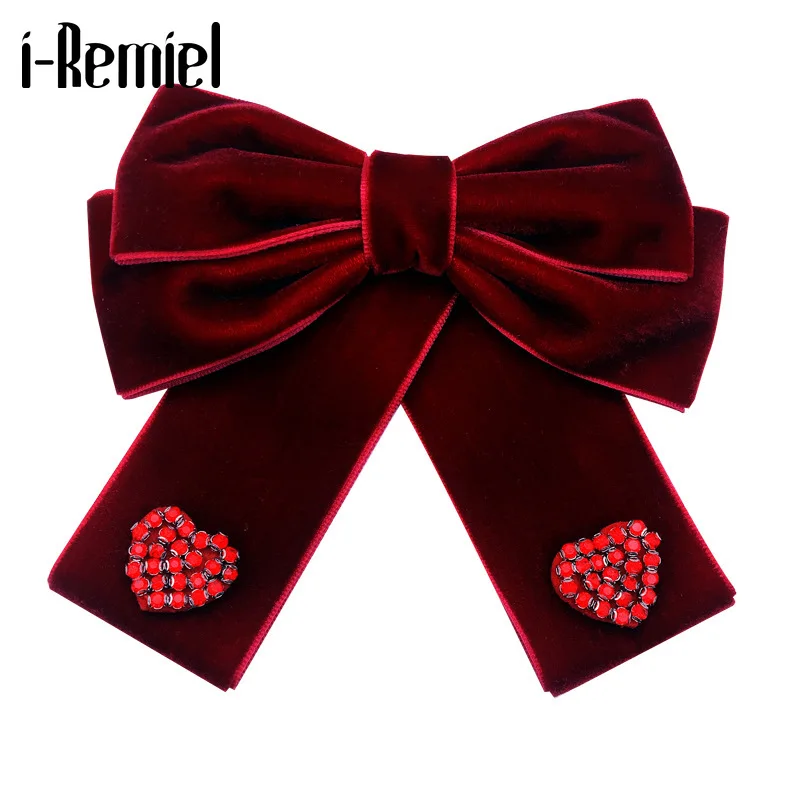 

New Velvet Fabric Heart Bowtie Brooch Crystal Bowknot Collar Pin Shirt Dresses Brooches Luxury Clothing for Women Accessories