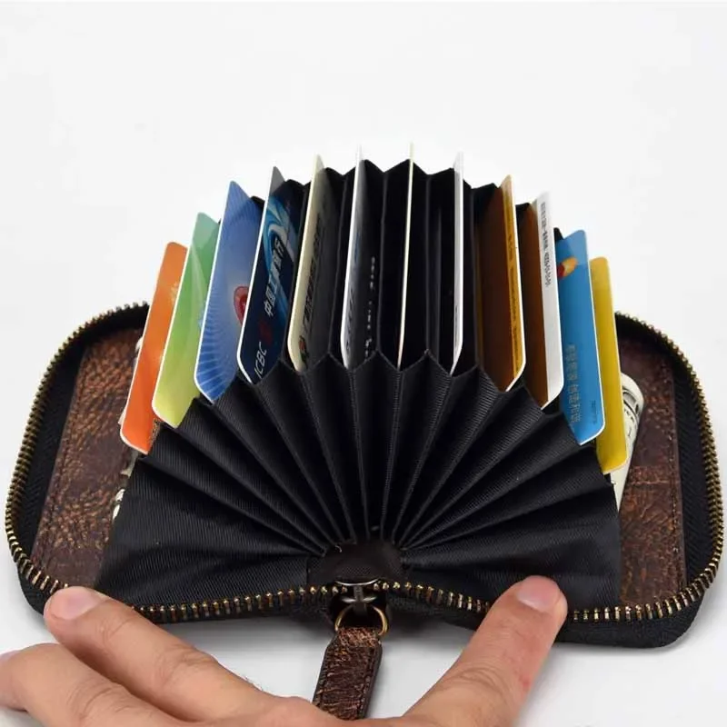 

Мужской кошелек из натуральной кожи с отделением для удостоверения личности и кредитных карт