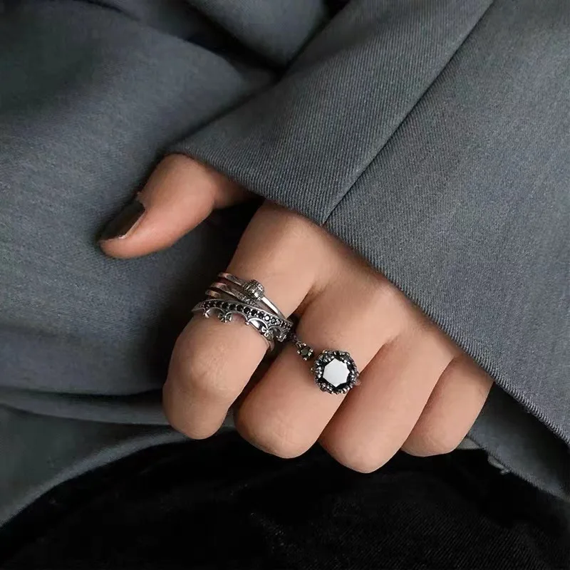 

Minimalist Retro Crown Ring for Men and Women, Trendy and Personalized Niche Design, Zircon Openable Ring Jewelry Gothic