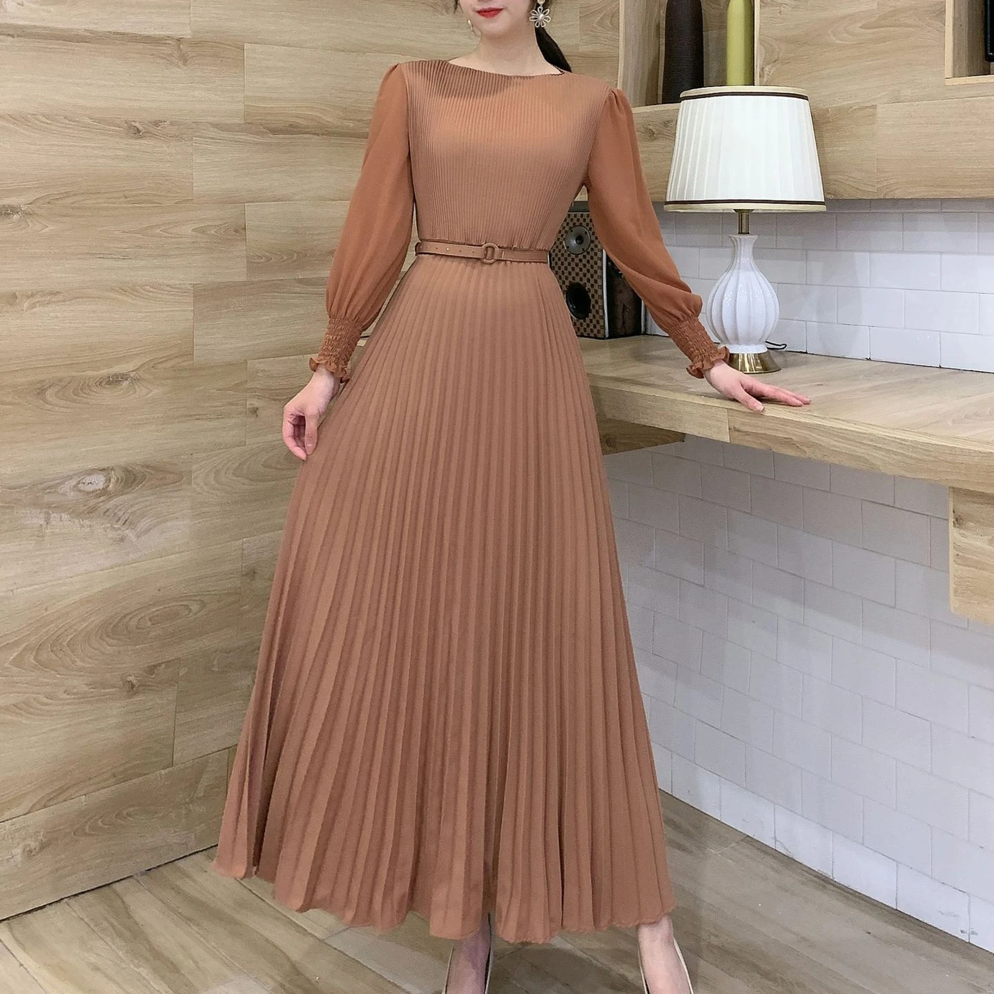 Купи Women Slim Pleated Maxi Dress with Belt Streetwear Vintage dress Tie Front Dress Robe AM4643 за 899 рублей в магазине AliExpress