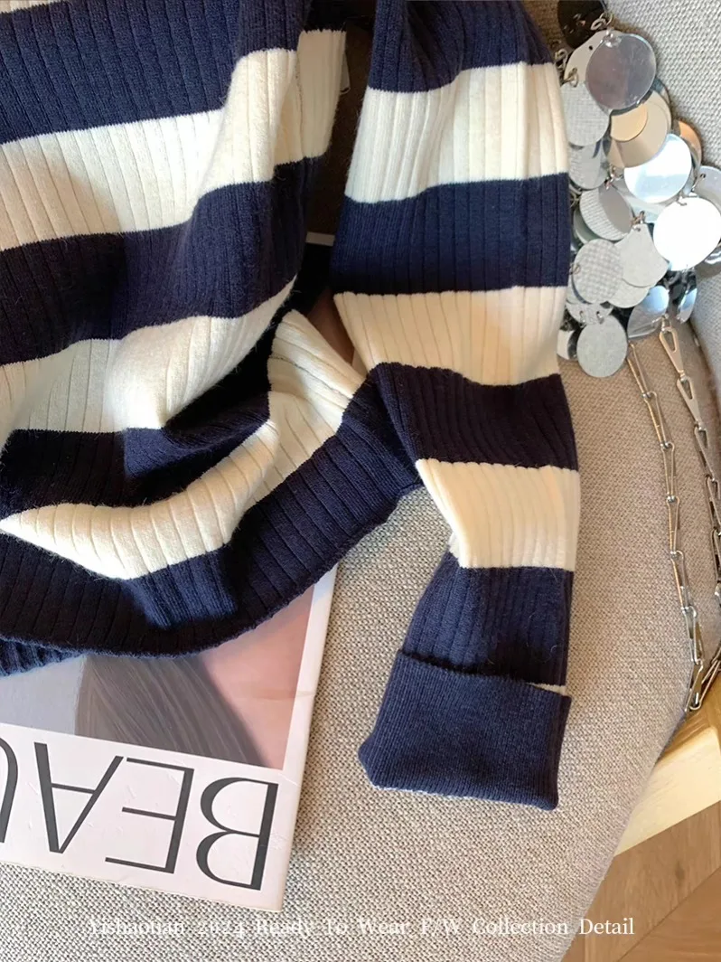 Пуловер женский трикотажный в полоску с длинным рукавом и воротником-поло