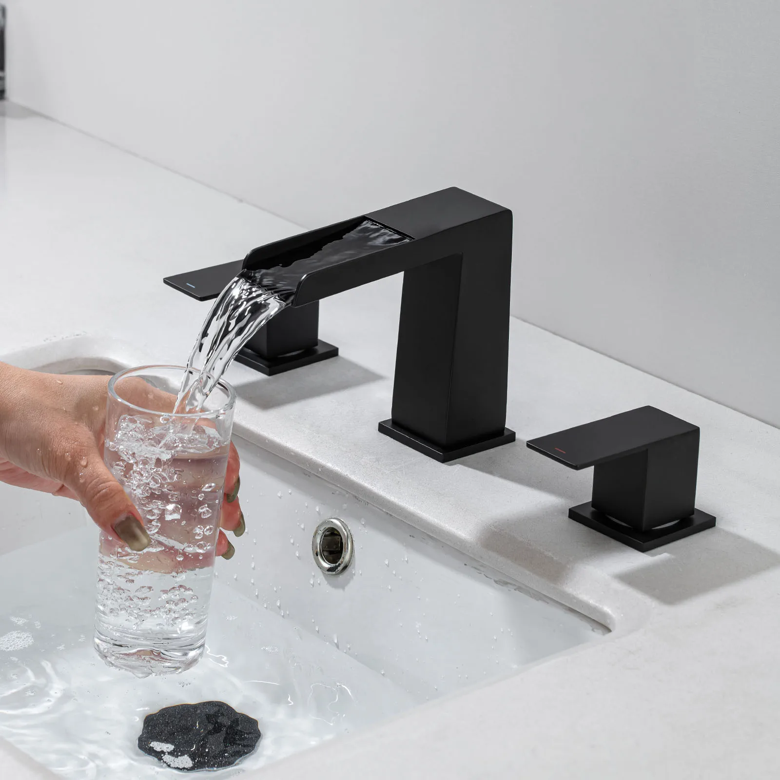 8-дюймовый широко распространенный смеситель для раковины в ванной комнате