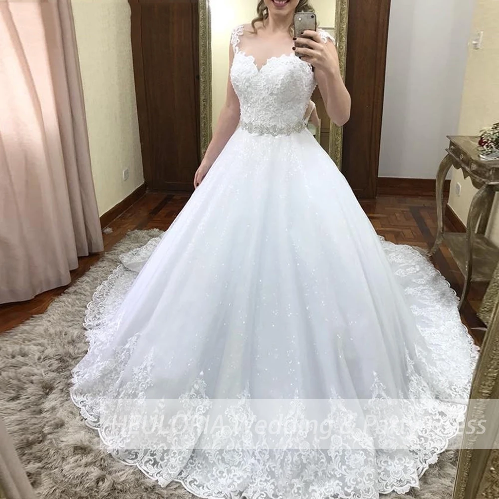 Женское свадебное платье с открытыми плечами белое кружевное вышивкой и бисером