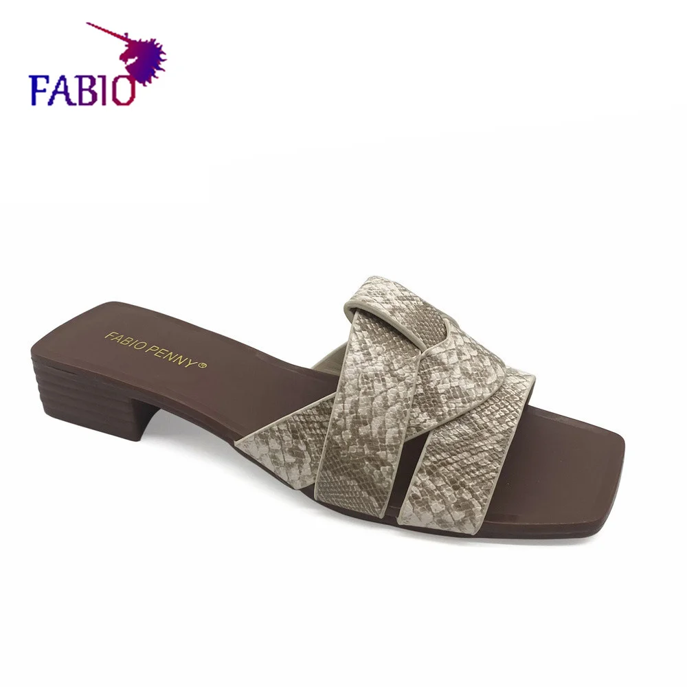 Летние тапочки с мягкой поверхностью на низком каблуке женские для ужина узором