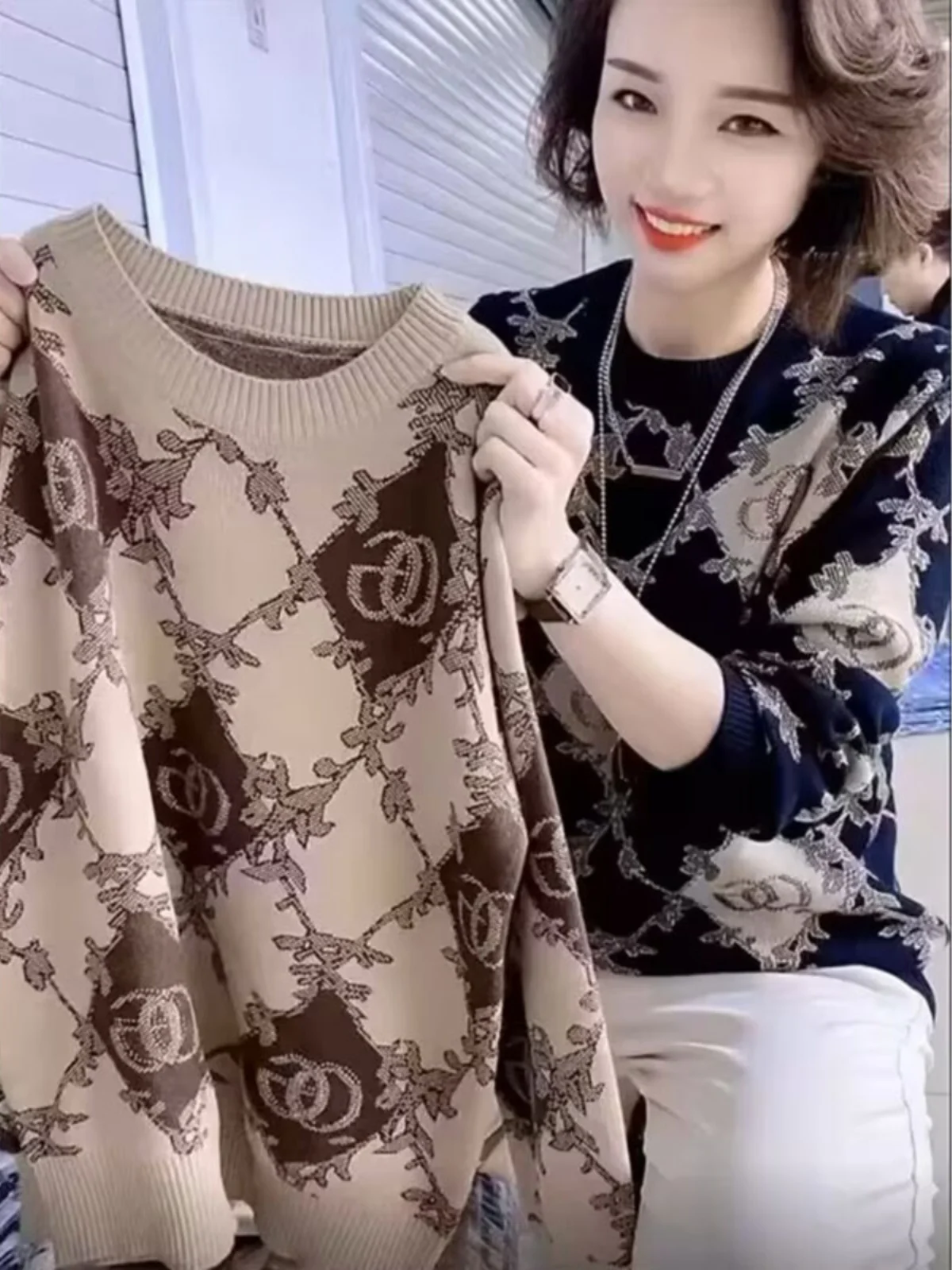 Свободная рубашка больших размеров с круглым вырезом и мясным покрытием