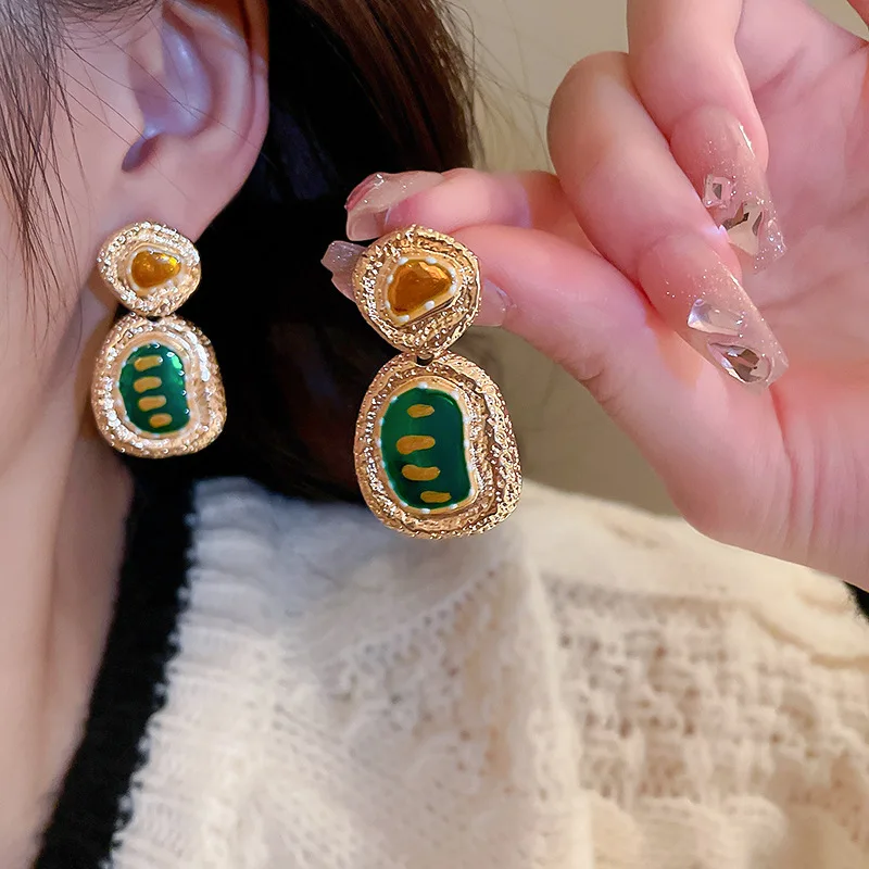 

Fashion Vintage Oil Drip Irregular Pleated Earrings for Women Temperament Geometric Shape Silver Pin Earrings High Jewelry