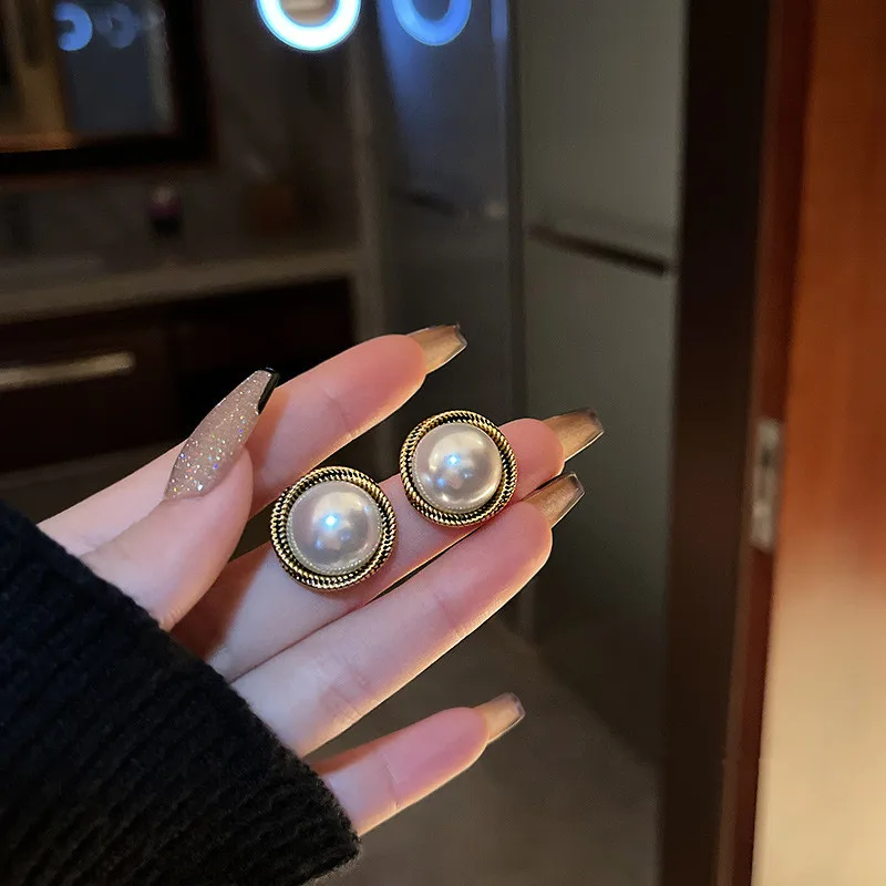 

Серьги-гвоздики с жемчугом женские, винтажные Элегантные корейские украшения с бусинами для вечерние Ринок и свадеб, хороший подарок, e122