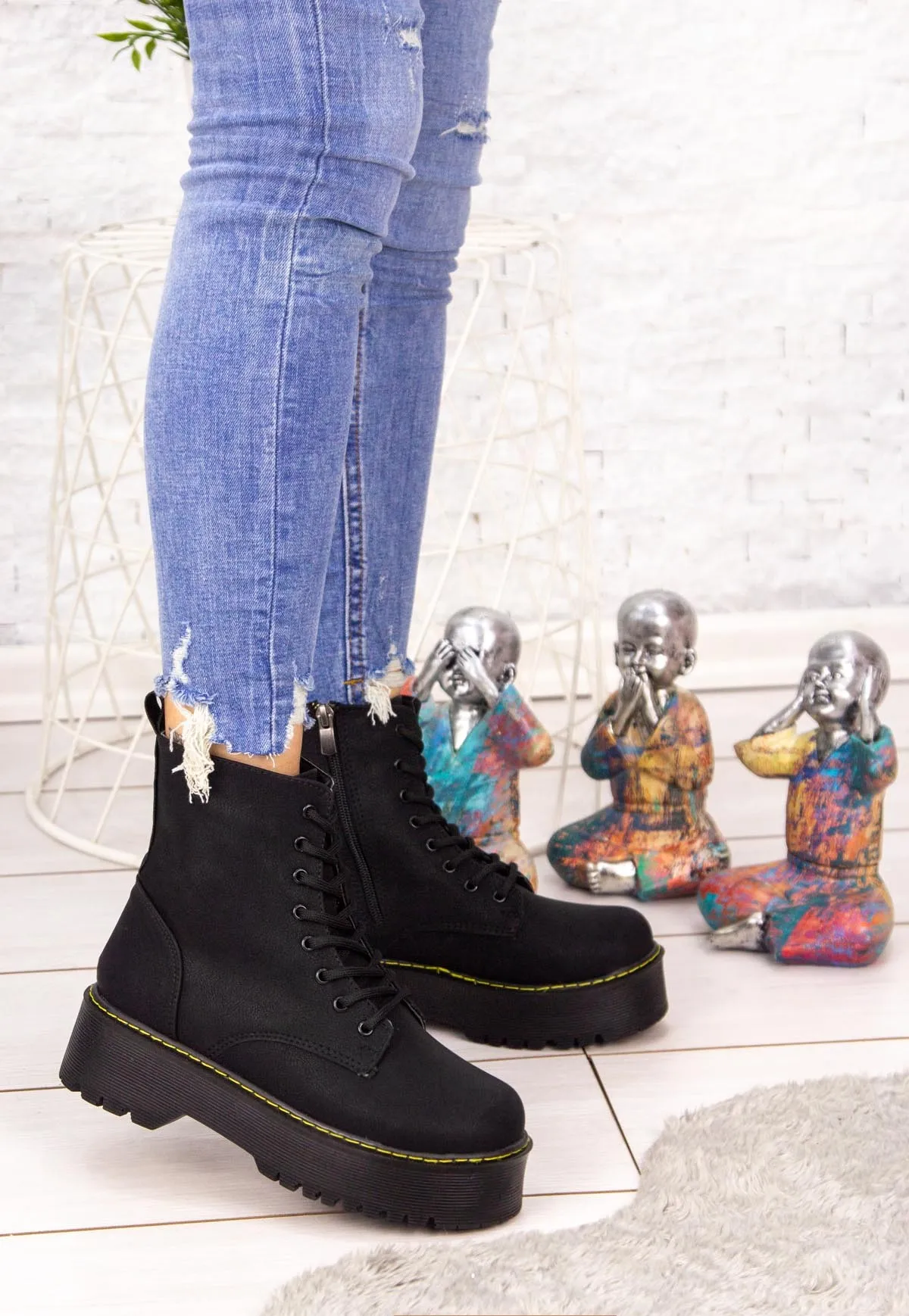 

Ponter White Skin Boots