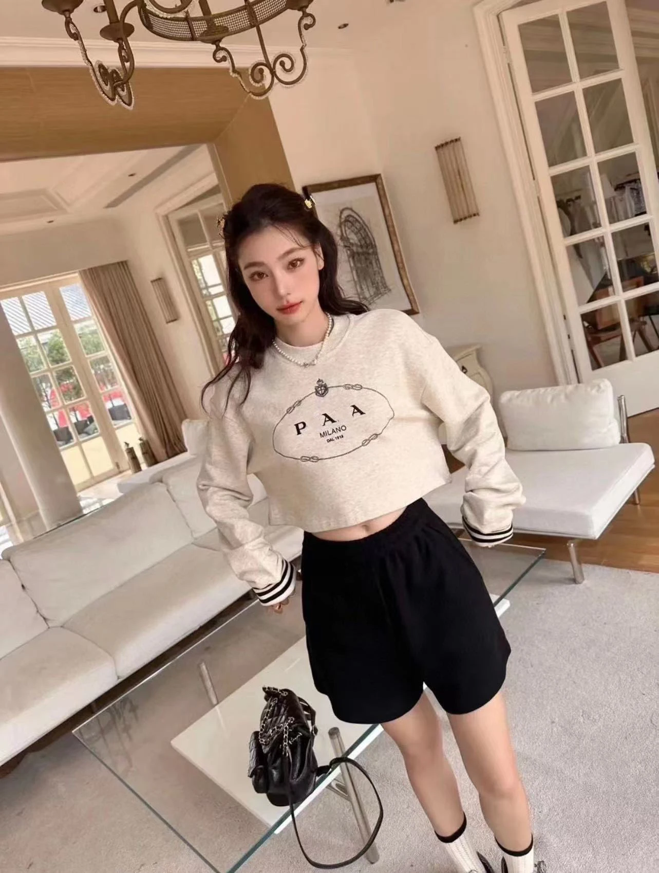 

Женский пуловер с круглым вырезом, длинным рукавом и контрастными манжетами в рубчик