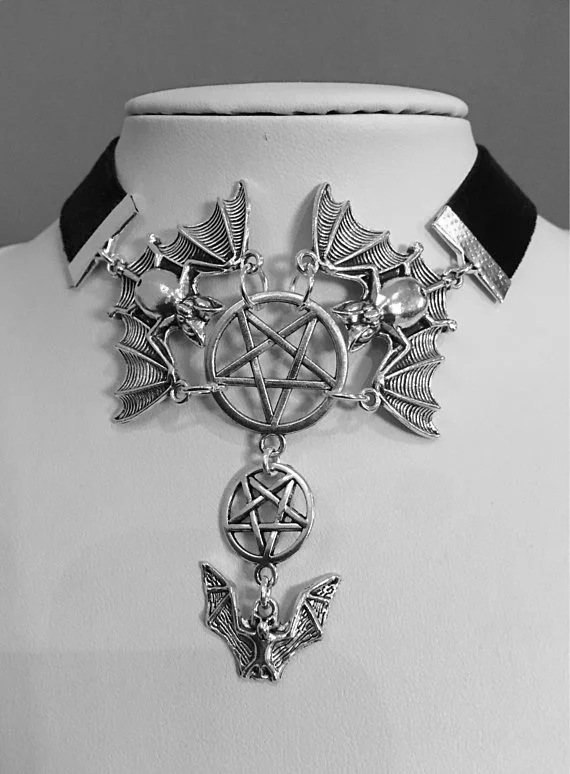 

Fashion Flying Bat and Inverted Pentagram Necklace, Black Velvet Collar, Gothic Witchcraft Protection Jewelry Women Gift