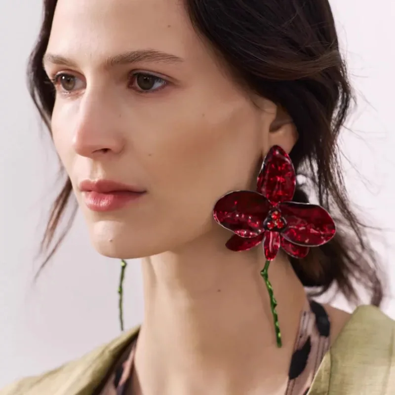 Металлические серьги в форме цветка
