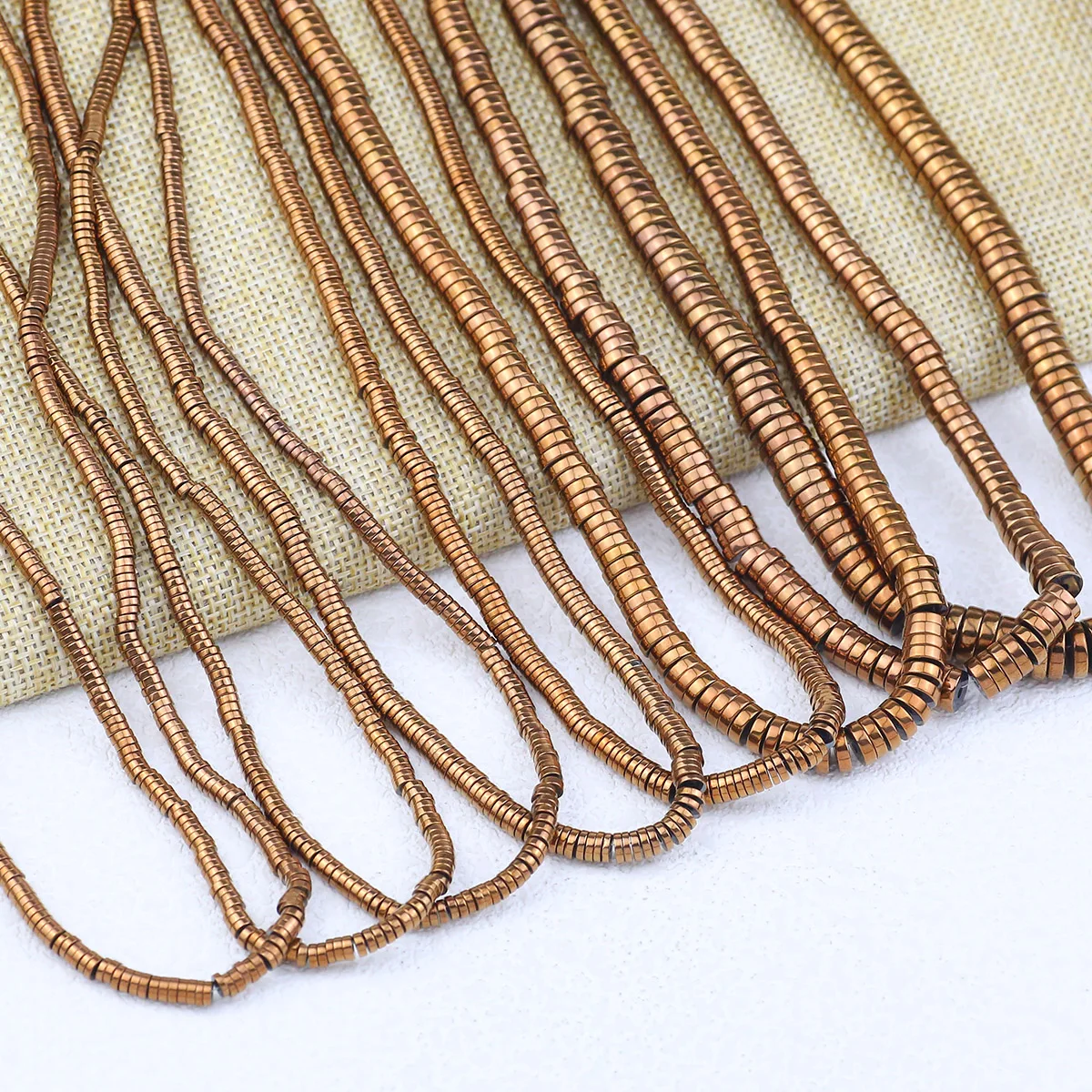 Плоские круглые натуральные камни с покрытием медного цвета гематитовые