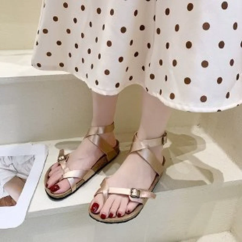 

Сандалии женские с ремешком и пряжкой, босоножки гладиаторы на плоской подошве, повседневная обувь с открытым носком, лето, 2022