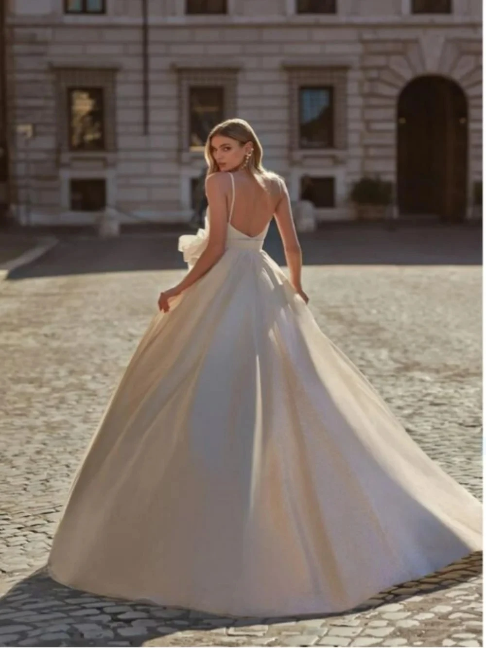 Рисунок 2 - Женское свадебное платье It's yiiya