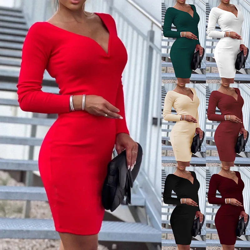

New Women's Casual Solid Color Deep V Pleated Hip Fashion Long-sleeved Dress