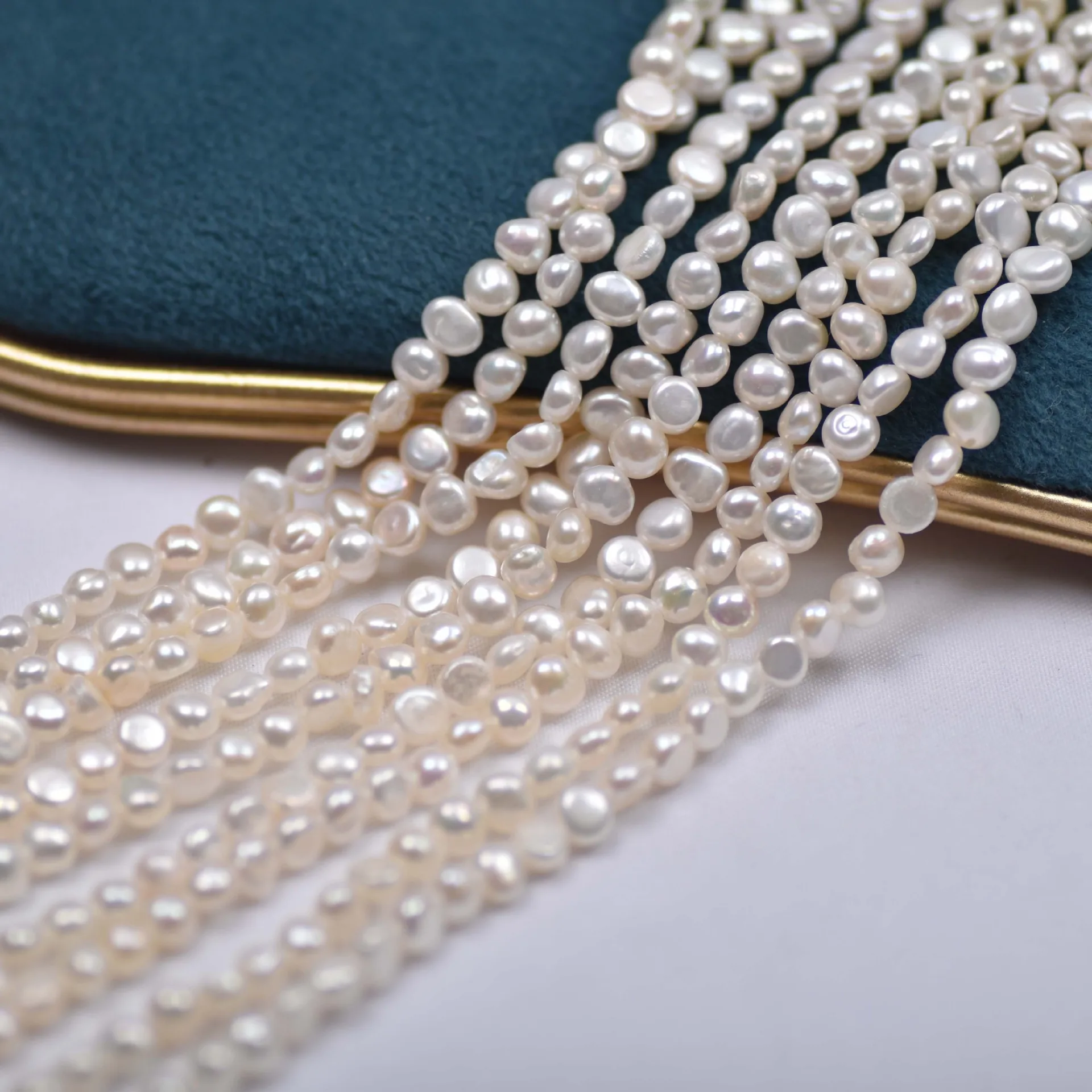 

New Hot Selling 3-4mm White Irregular Two-Sided Light Baroque Freshwater Pearl Beaded Semi-Finished Necklace DIY Material