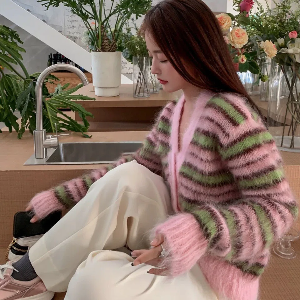 

Вязаный кардиган Marni в контрастную полоску с V-образным вырезом