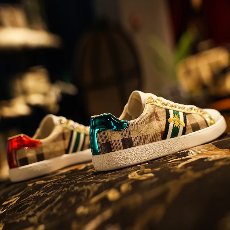 Ozhouzhan/2024 новая молодежная обувь для доски с пчелой летние дышащие туфли Dir