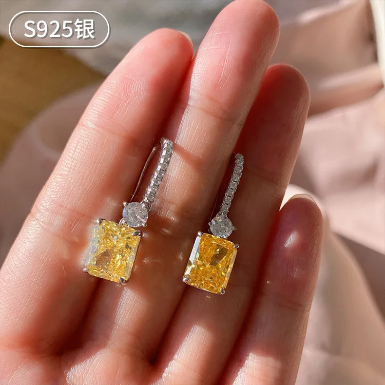 

Женские серьги из серебра 925 пробы, с бриллиантами