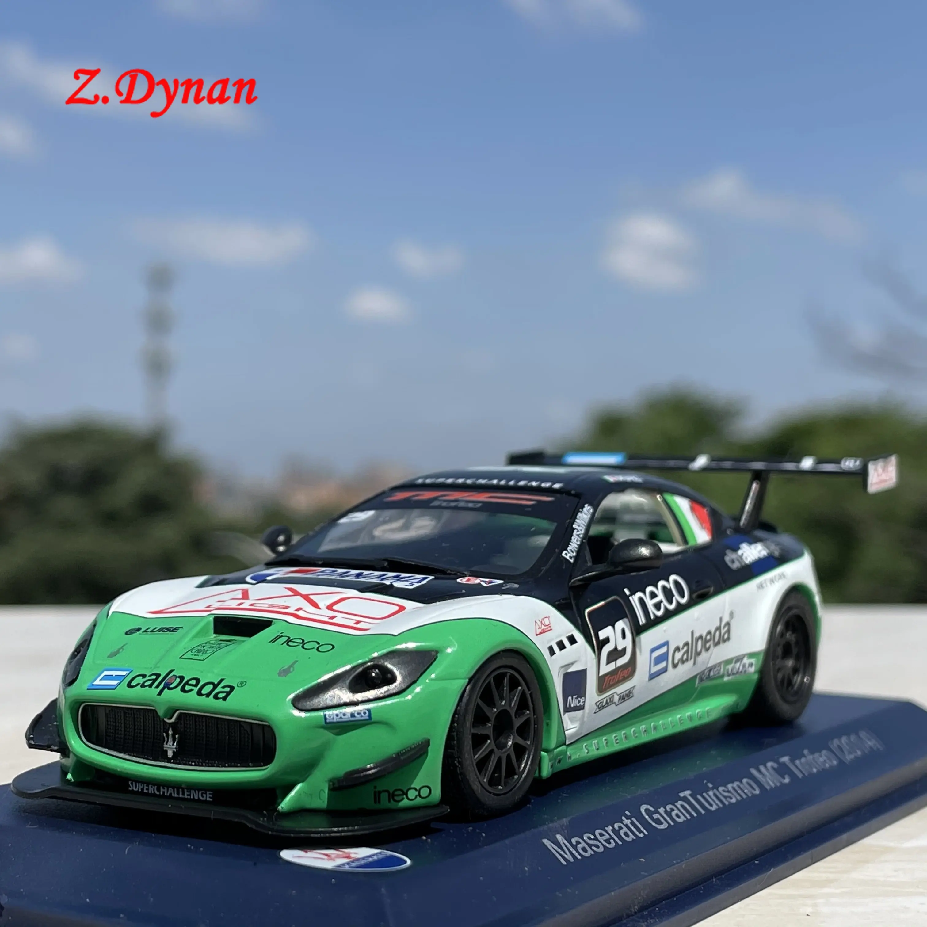 

Литая в масштабе 1:43 модель автомобиля MASERATI GT Gran Туризм Trofeo из сплава
