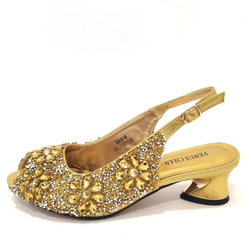 Туфли-лодочки и сумки в нигерийском стиле подходящие к продаже Итальянская обувь