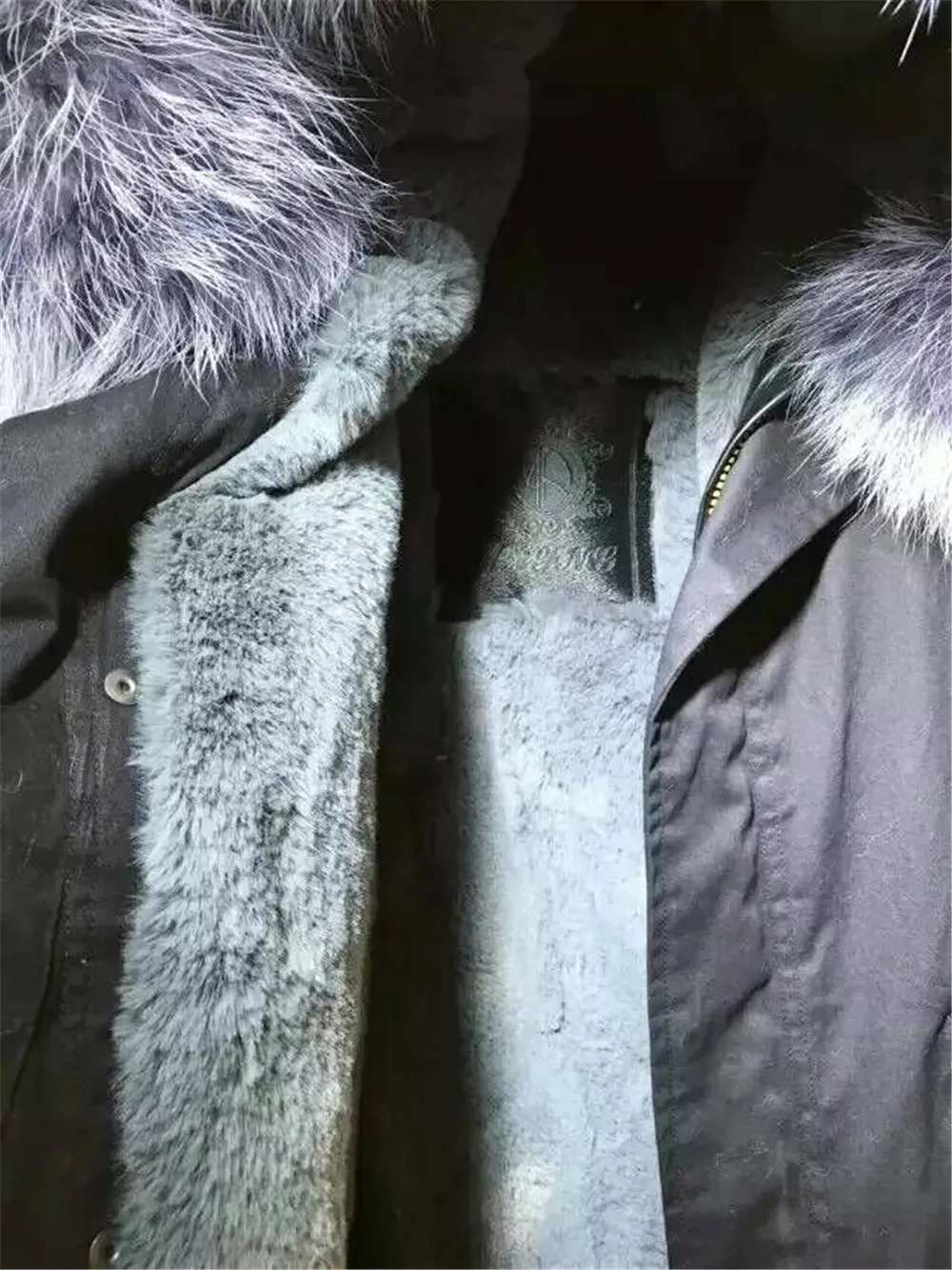 Женское зимнее пальто с большим воротником из меха енота | Женская одежда