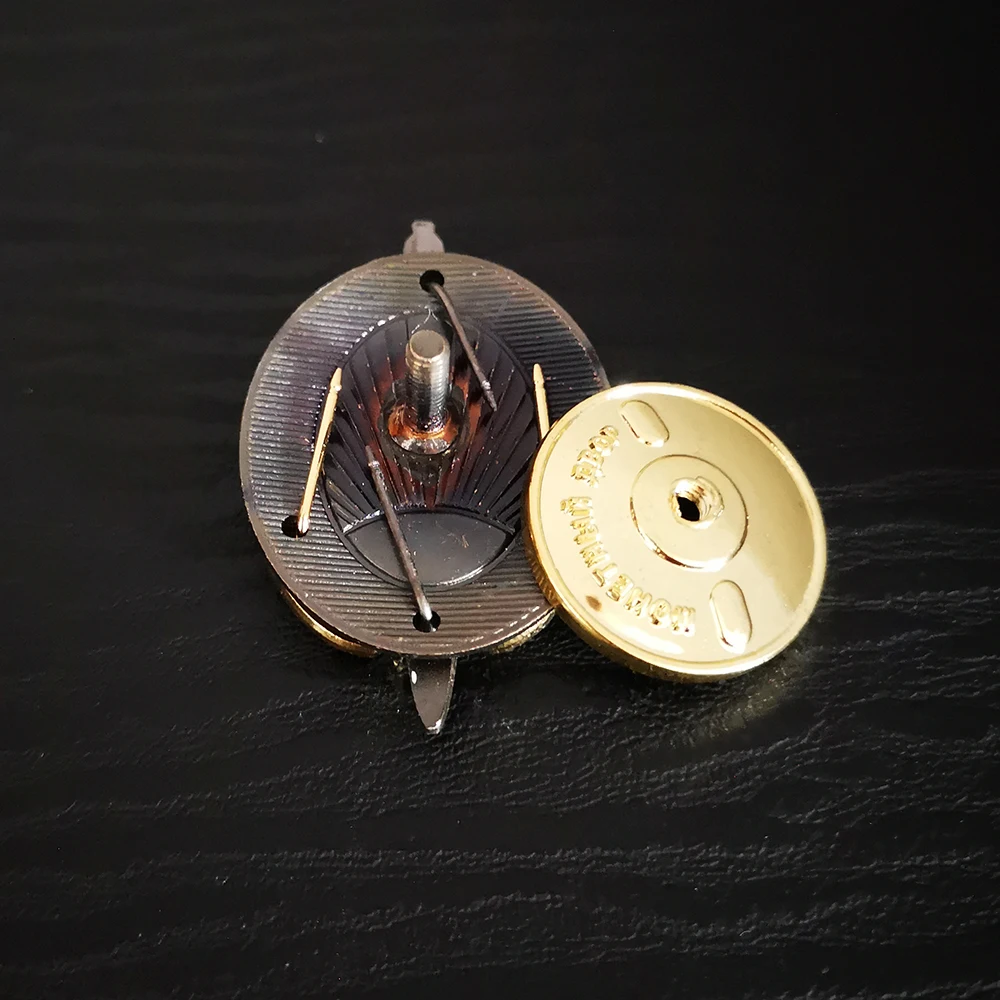 Значок России СССР искусственный материал щит и меч сувенирная коллекция KGB CCCP