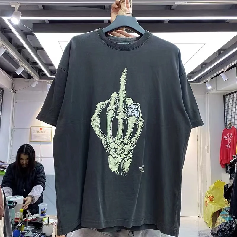 

Skeleton hand print hip-hop loose-necked short-sleeved t-shirt guy