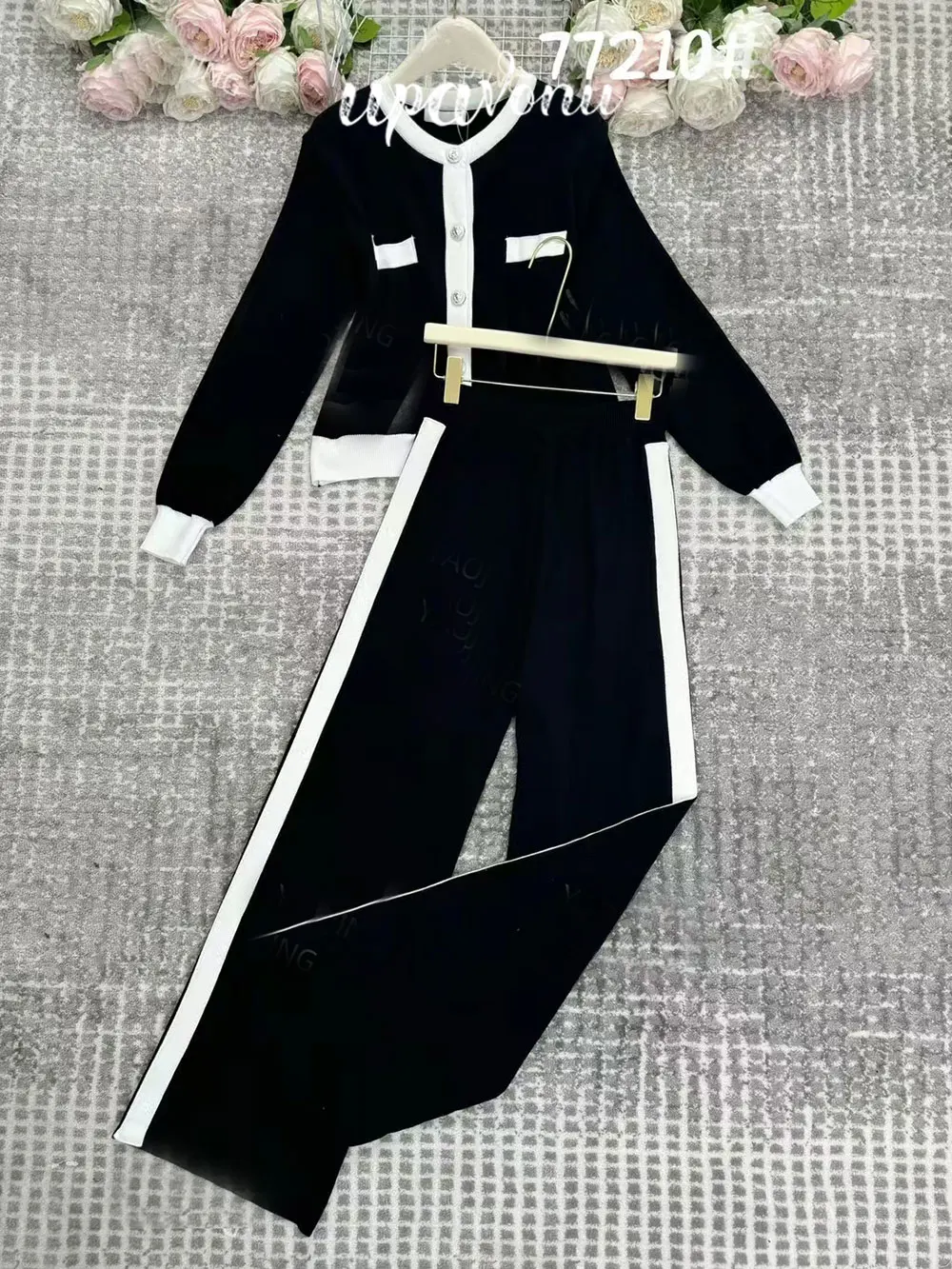 Повседневный женский комплект трикотажных брюк с длинными рукавами однобортный