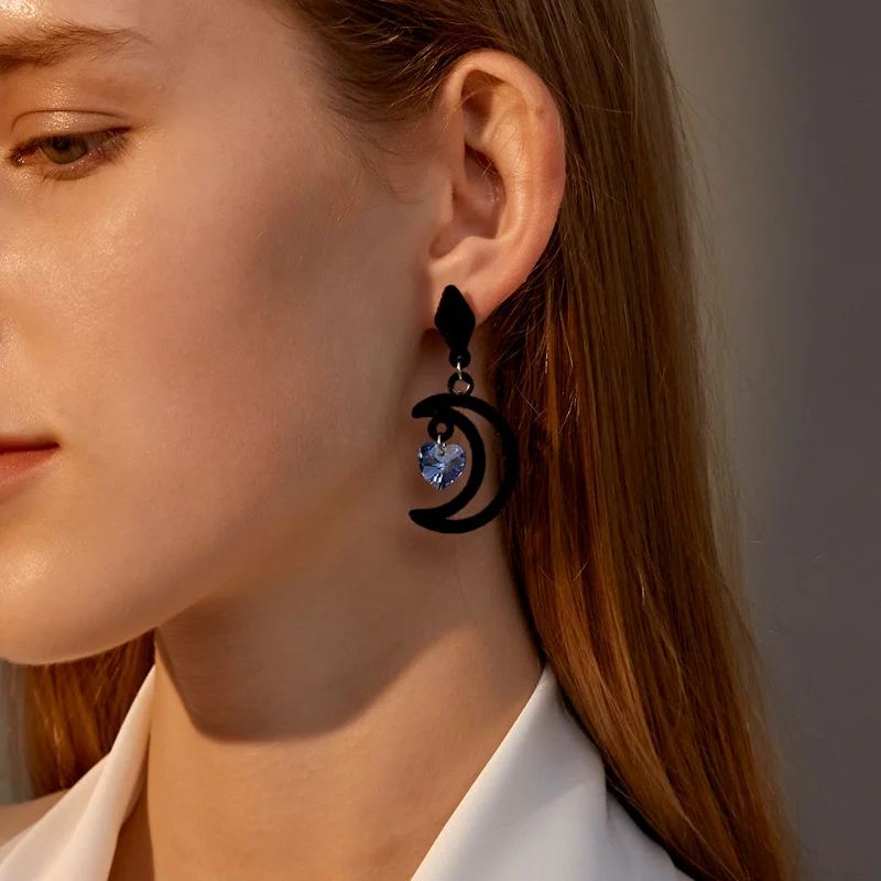 

New French Fashion Vintage Velvet Moon Earrings for Women Gothic Punk Hip Hop Metal Velvet Earrings Jewelry Accessories Gifts