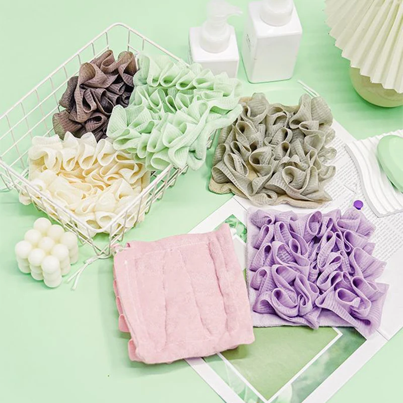 Купальное полотенце 2-в-1 в форме шарика с люфи для мыла и мягкой отшелушивающей