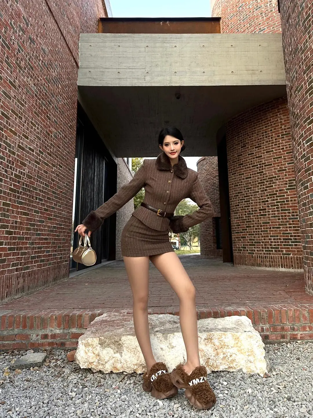 Plus Size Do Vis Retro Royal Sister Stripe Furry Patchwork Outerwear Skirt Two-piece Set 2024 Autumn and Winter New