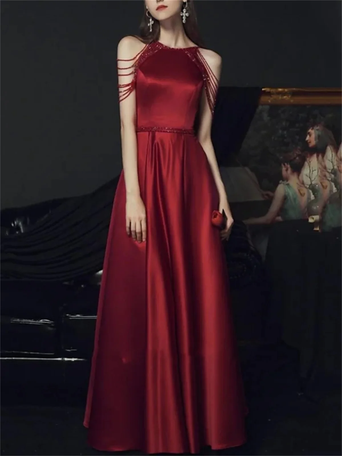 

A-Line Sheath/Column Bridesmaid/Evening Dress Jewel Neck Sleeveless Elegant Floor Length Satin With Pleats/Beading/Sequin 2023