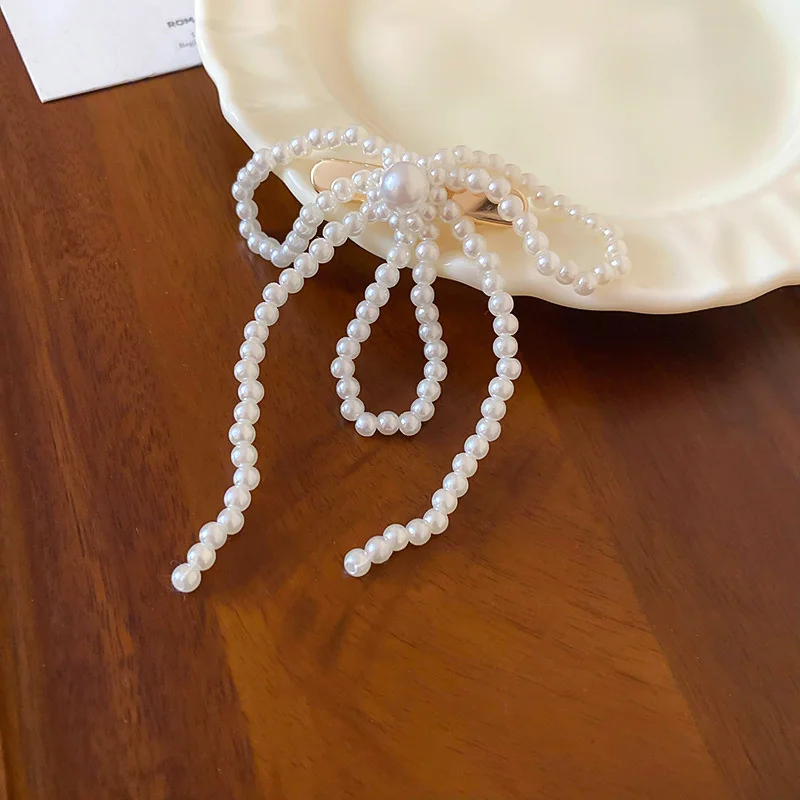 Заколка для волос с бантом из искусственного жемчуга и цветком текстура