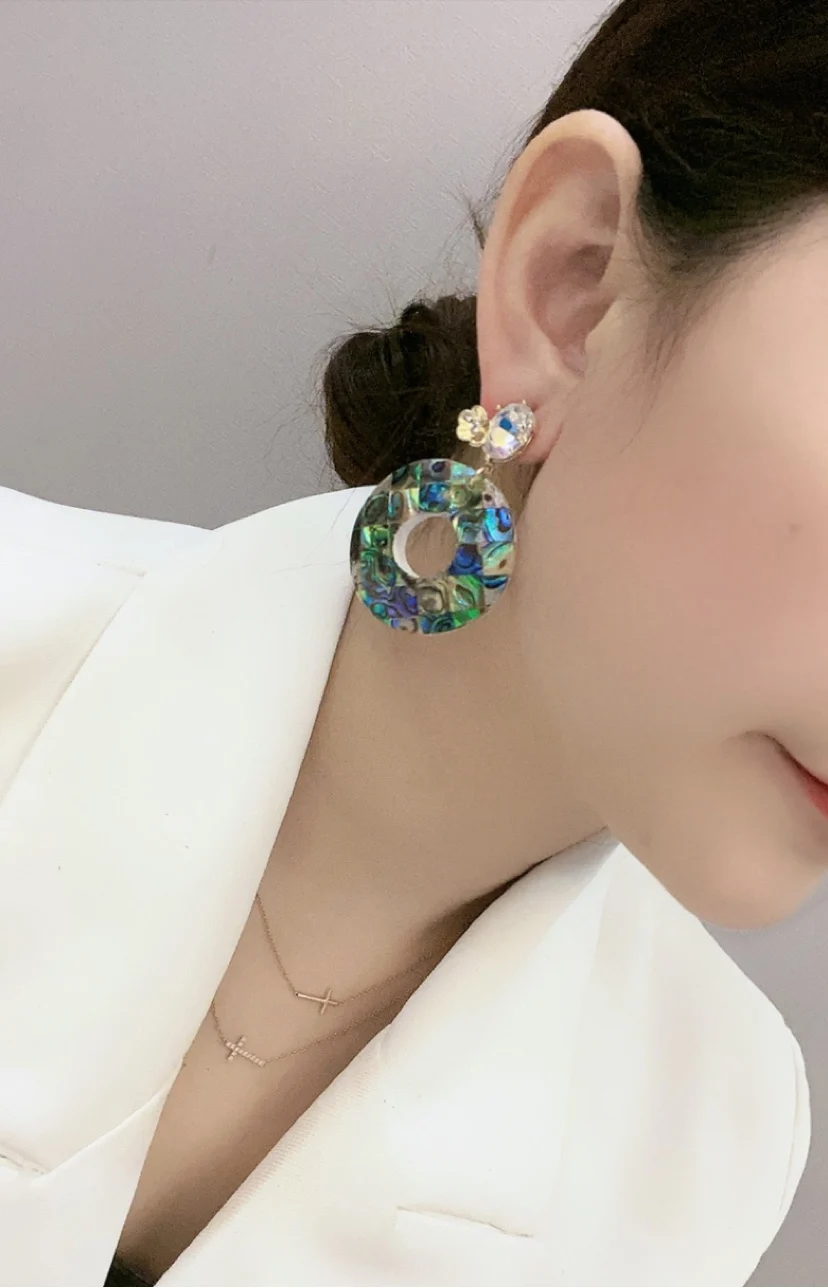 

Korean version of all natural sea shellfish scales heavy industry earrings star with the same paragraph