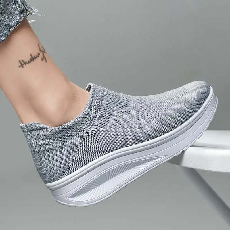 

Bright Women Sports Shoes Canvas Aquatic Sneakers Womwn Sneakers Sport Most Popular Style Running Shoes Ladies Vulcanize Tennis