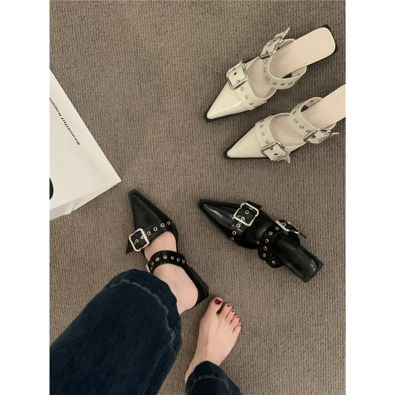 

Сандалии женские на низком каблуке, босоножки в стиле панк/готика, с металлической пряжкой, заостренным носком, на толстом каблуке, летняя обувь на платформе, 2023