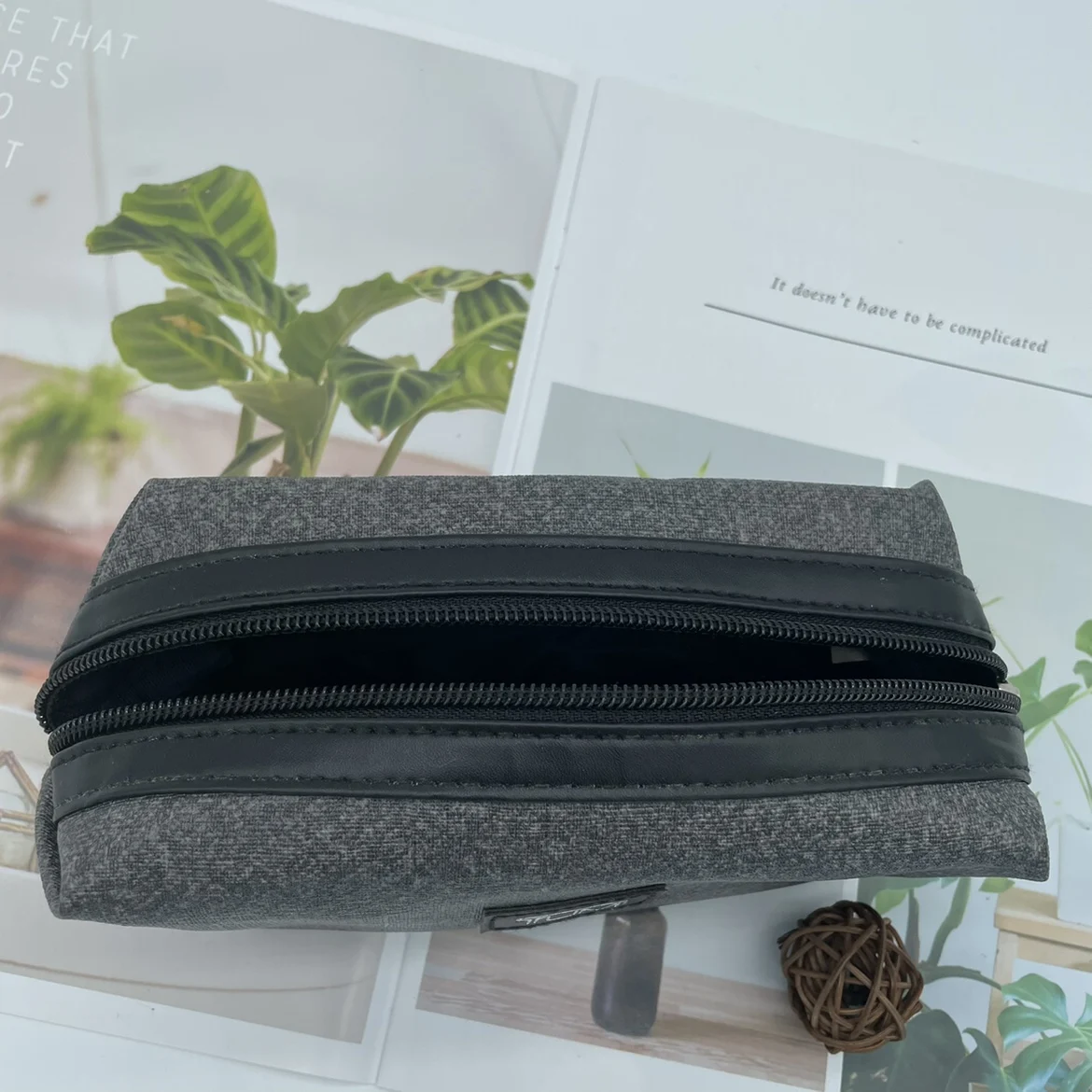 Tumi Men and Women Waterproof Bag Organizer Makeup Case Makeup Bag Toiletry Bag Cosmetic Bag Makeup Bags Purse Makeup Pouch
