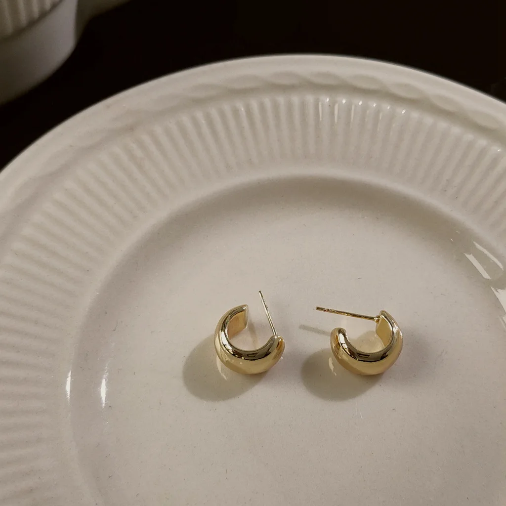 Женские серьги-гвоздики из 14-каратного золота с эффектом аллергии |