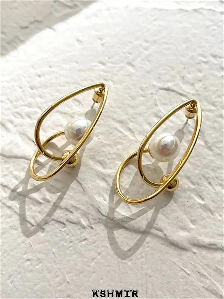 

Copper geometric wound inlaid pearl earrings female European and American design simple temperament female jewelry